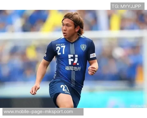 铁人队长邦本宜裕与妻子共庆中甲奖牌荣誉感恩贤内助的支持与陪伴 铁人队长邦本宜裕与妻子共庆中甲奖牌荣誉感恩贤内助的支持与陪伴