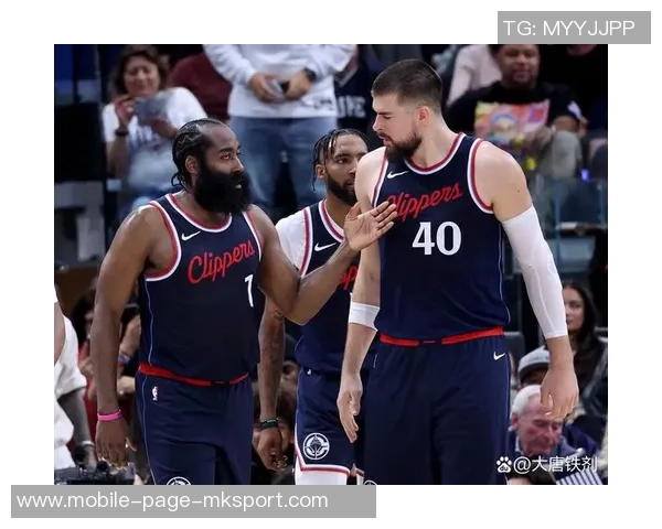 卢指导谈下半场调整为何不再使用小阵容强调祖巴茨首发带来的积极效果 卢指导谈下半场调整为何不再使用小阵容强调祖巴茨首发带来的积极效果